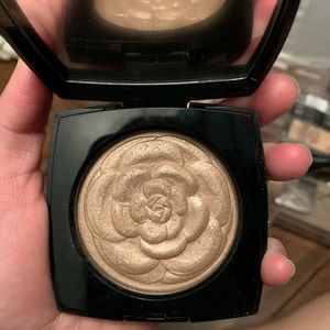 Chanel Camelia Highlighter